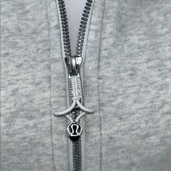 Lululemon Women’s Gray Zip-Up Hoodie - SCUBA CROPPED - Picture 3 of 12